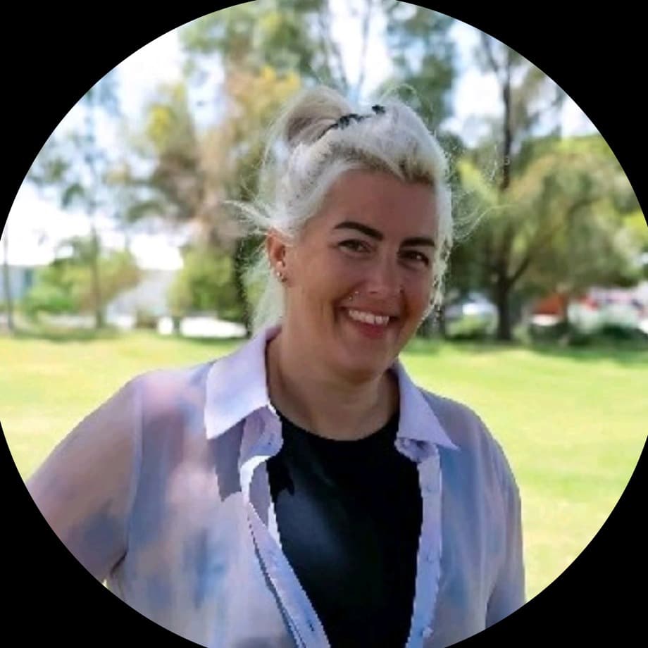 Laura, Positive Psychology & Behavioural Specialist | Founder of iTHRIVE Wellness